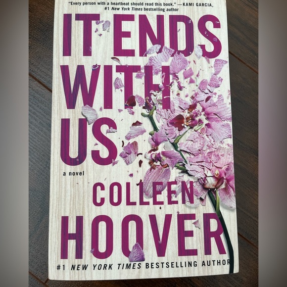 It Ends With Us by Colleen Hoover - Picture 1 of 2